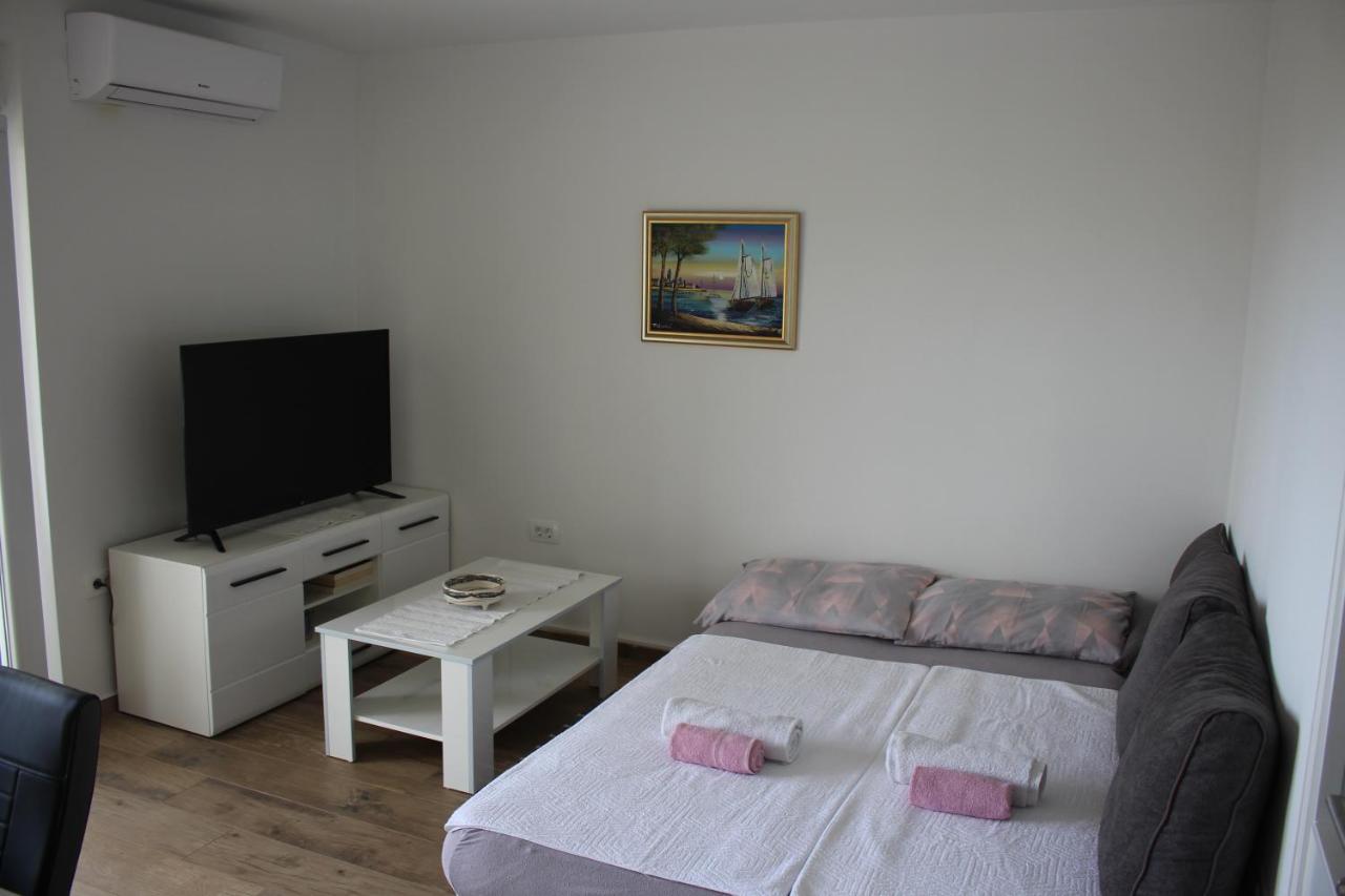 Apartments Bonaca Рованьска Екстер'єр фото